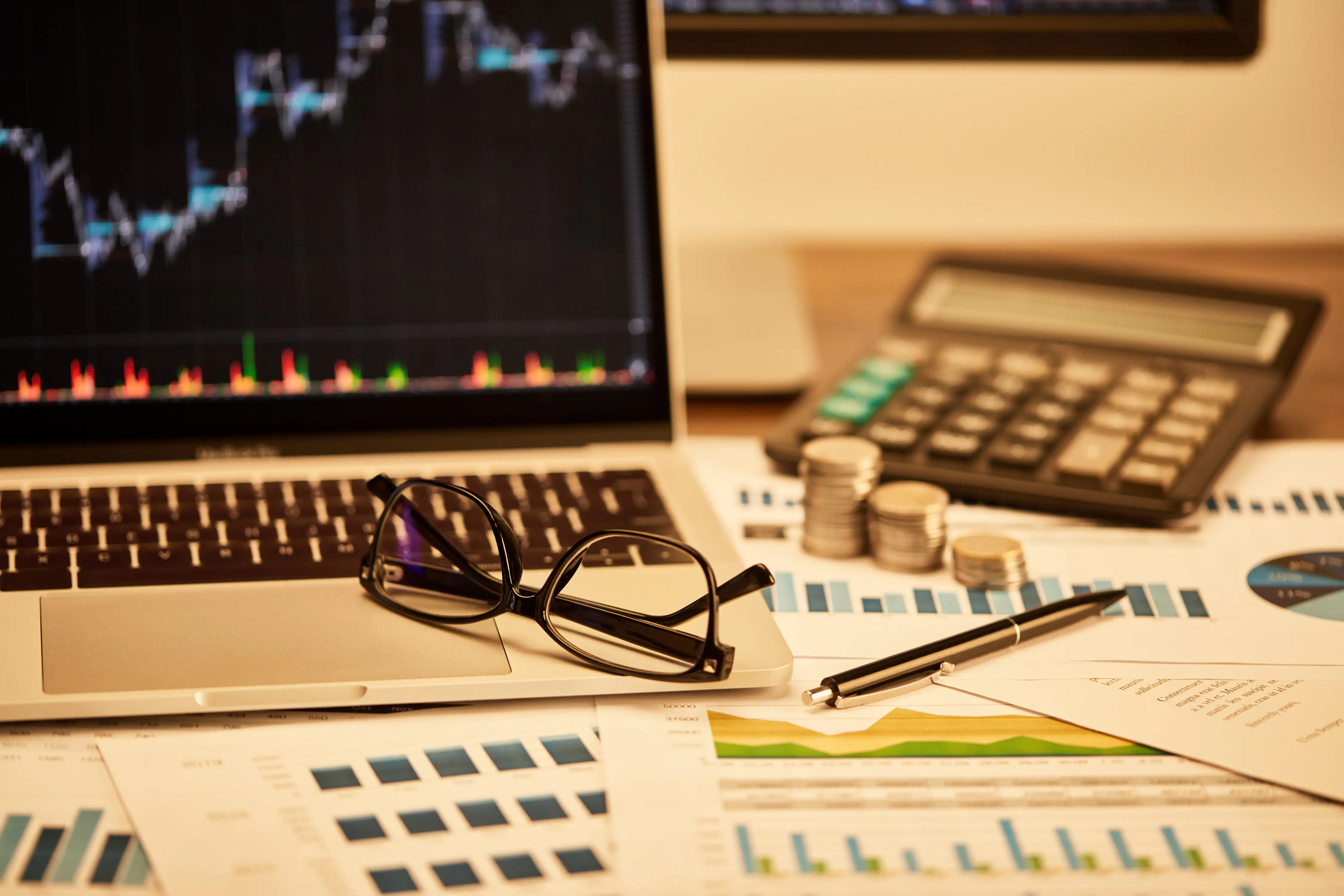 selective-focus-of-laptop-coins-papers-glasses-2026-01-06-09-58-14-utc